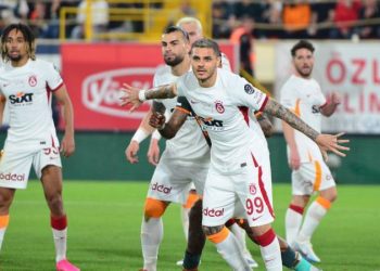 Okan Buruk'tan Icardi'nin sakatlığıyla ilgili açıklama