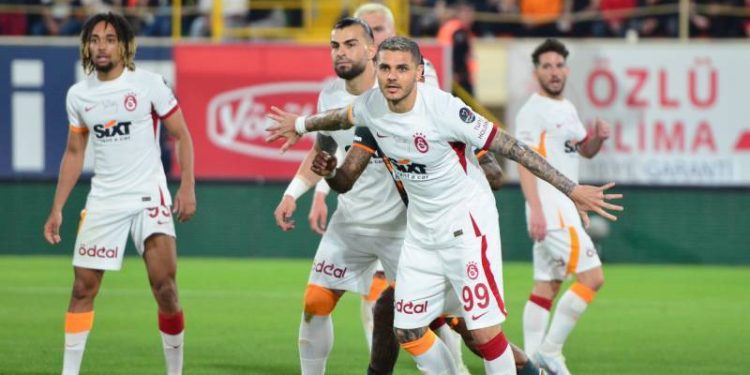 Okan Buruk'tan Icardi'nin sakatlığıyla ilgili açıklama