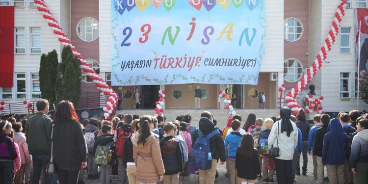 Okullarda ara tatil sonrası ilk ders zili çaldı