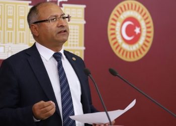 İzmir Milletvekili Özcan Purçu CHP’den istifa etti. Roman aday gösterilmemesini istifasının gerekçesi olduğunu belirten Purçu, “Mecburen istifa etmek zorunda kaldım” dedi.