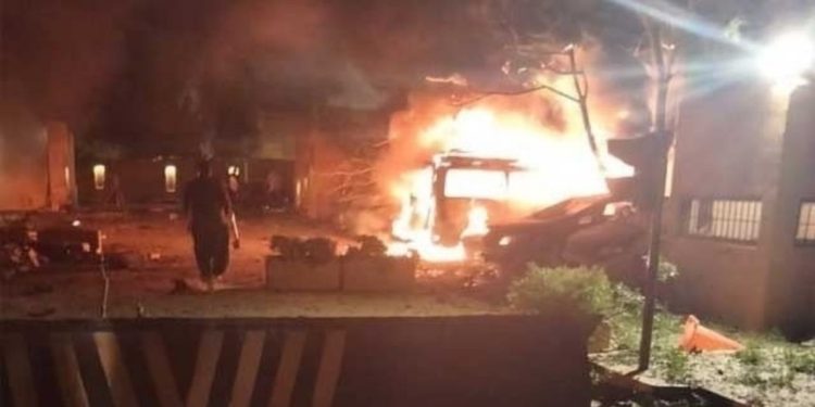 Pakistan'da karakola bombalı saldırı: 12 ölü, 50 yaralı