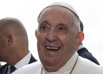 Papa Francis, taburcu edildi: Hâlâ hayattayım!
