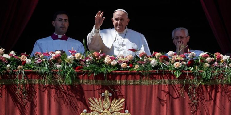 Papa Paskalya mesajında uluslararası topluma dünyadaki çatışmalara son vermeleri çağrısı yaptı