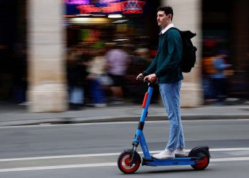 Paris e-skuter kiralamayı yasakladı