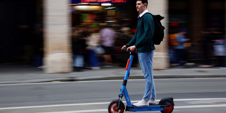 Paris e-skuter kiralamayı yasakladı