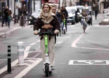 Paris'te elektrikli scooter'lar yasaklanıyor