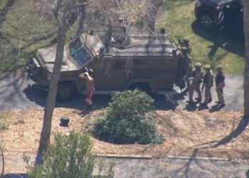 ABD Savunma Bakanlığı’nın (Pentagon) gizli belgelerinin ifşa olması ile ilgili soruşturmada şüpheli Jack Dougles Teixeira gözaltına alındı. Massachusetts eyaletinin Dighton kentindeki evinden zırhlı araca bindirilerek götürülen Teixeira bugün yargıç karşısına çıkacak.