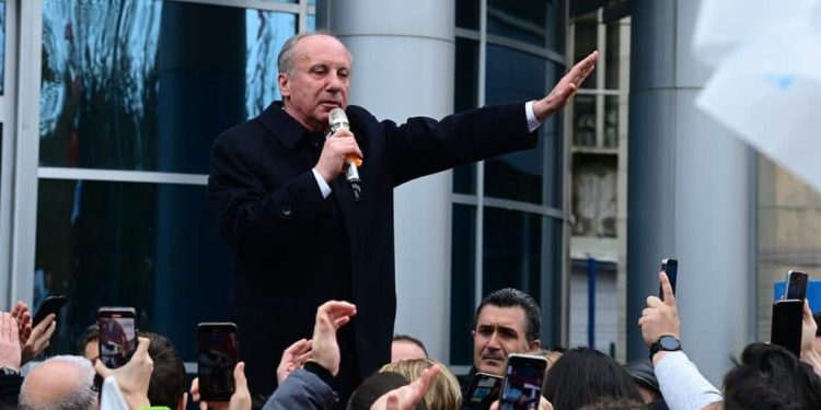 Uluslararası haber ajansı Reuters’ta yer alan analizde, Memleket Partisi’nin cumhurbaşkanı adayı Muharrem İnce’nin, 14 Mayıs seçimleri için Cumhurbaşkanı Tayyip Erdoğan’a ‘can simidi’ olabileceği belirtildi.