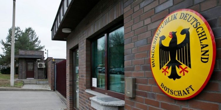 Rusya 20'den fazla Alman diplomatı sınır dışı edecek