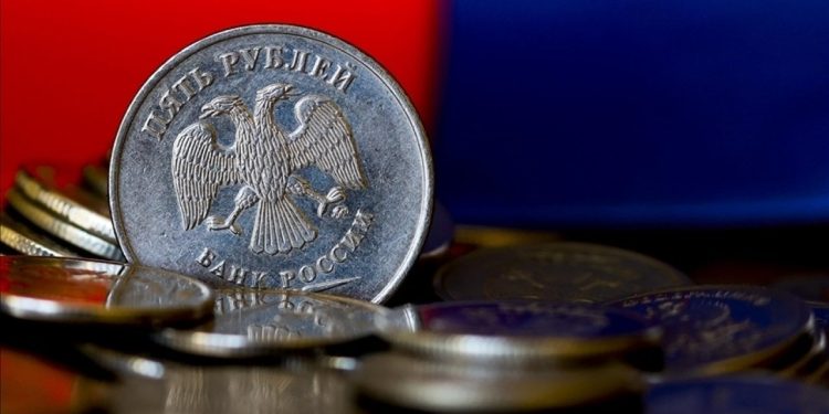 Rusya: İhracat ödemelerinde rublenin payı doları yakaladı