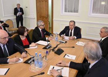 Türkiye ve Suriye arasındaki normalleşme süreci, iki ülkenin savunma bakanlarının Rusya’nın arabuluculuğunda 28 Aralık 2022’de Moskova’da bir araya gelmesiyle başlamıştı. Süreç, önceki gün ve dün yine Moskova’da yapılan görüşmelerle devam etti. Son toplantının açılış konuşmasını yapan Rusya Dışişleri Bakanı Sergey Lavrov, Türkiye ve Suriye heyetlerine hitaben, “Sizlerden olabildiğince esnek ve yapıcı olmanızı bekliyoruz" dedi.