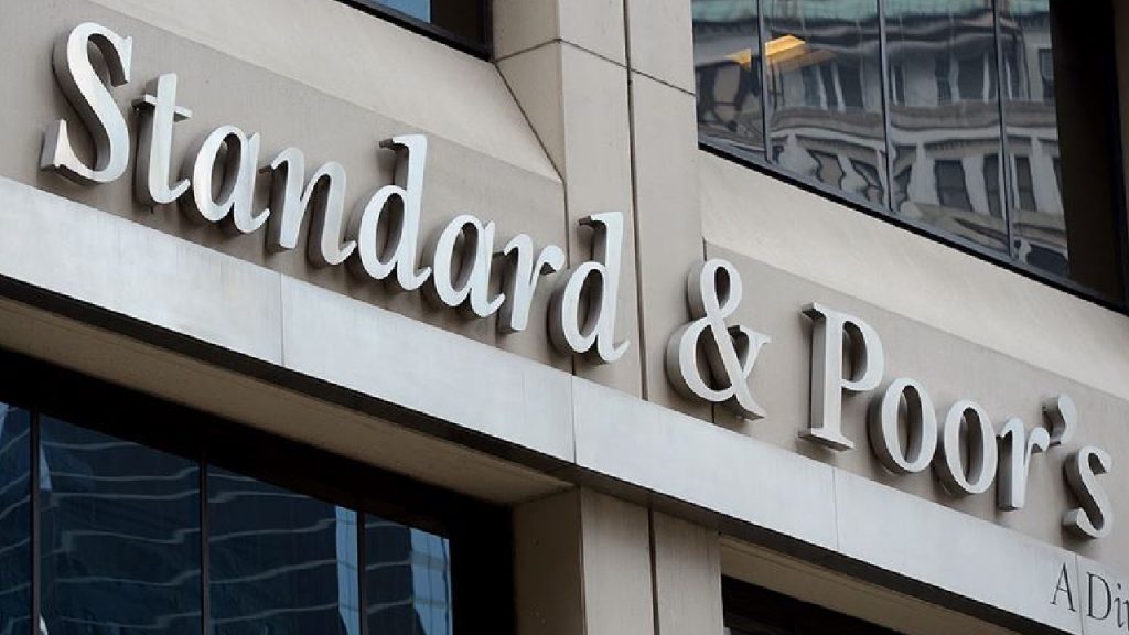 S&P, Türkiye'nin kredi notunu düşürdü!