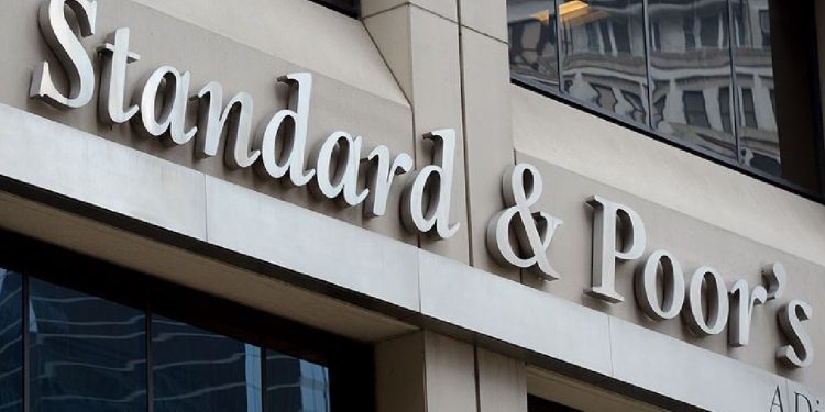S&P, Türkiye'nin kredi notunu düşürdü!