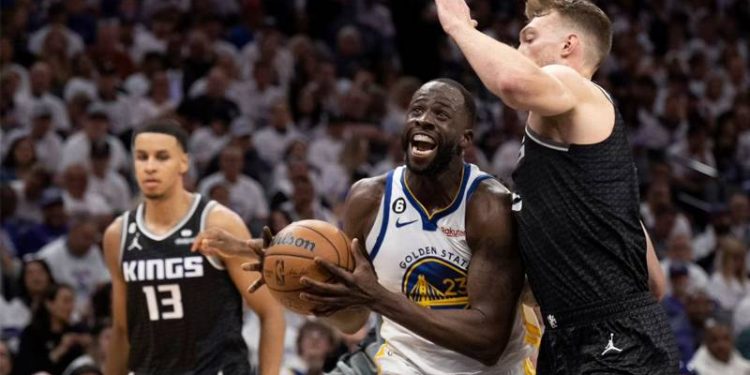 Sacramento Kings, Golden State Warriors'ı yenerek seride 2-0 öne geçti