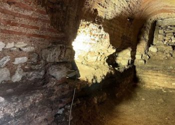 Saraçhane'de yeraltı dehlizi bulundu: Arkeolojik park açılacak