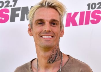 Şarkıcı Aaron Carter, küvetinde boğulup öldü