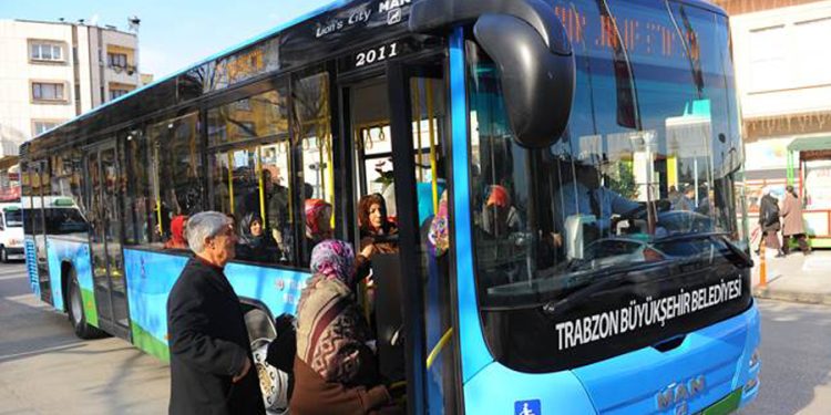 Savcı, belediye otobüsünde tartıştığı gazeteciyi ‘evinden aldırırım’ diye tehdit etti