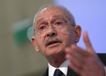 'Seccade anketi': İktidara inananların oranı yüzde 30.6'da kaldı