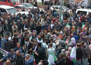 Seçim büroları açıldı, kitlesel yürüyüşler gerçekleştirildi