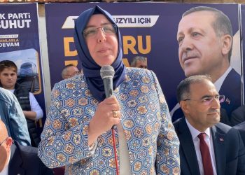 Seçim gezisi için ilçeye giden AKP milletvekili adayı Ferda Ertürk trafik kazası geçirdi