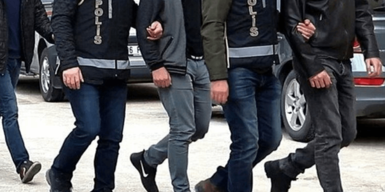 Seçim öncesi Diyarbakır'da operasyon: Avukatlar ve STK temsilcilerinin aralarında olduğu 150'ye yakın kişi gözaltına alındı