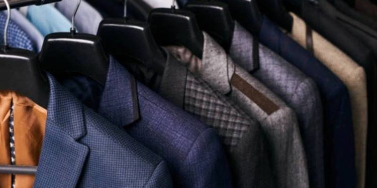 Yaklaşan 14 Mayıs Cumhurbaşkanı ve 28. Dönem Milletvekili Genel Seçimleri, adaylık başvuruları nedeniyle takım elbise satışlarında yüzde 10-15 civarında artışa neden olurken sektörün gözü Ramazan Bayramı nedeniyle yapılacak bayramlık giysi satışlarına çevrildi.