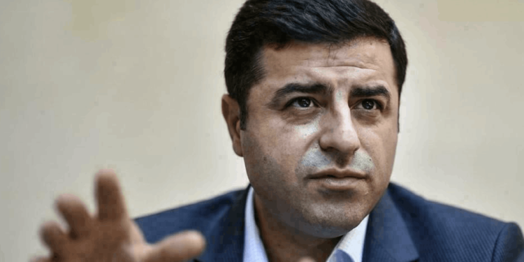 Selahattin Demirtaş: Milletvekili çıkartabilecek partilere oy verin. Ya diktatörlük ya da demokrasi