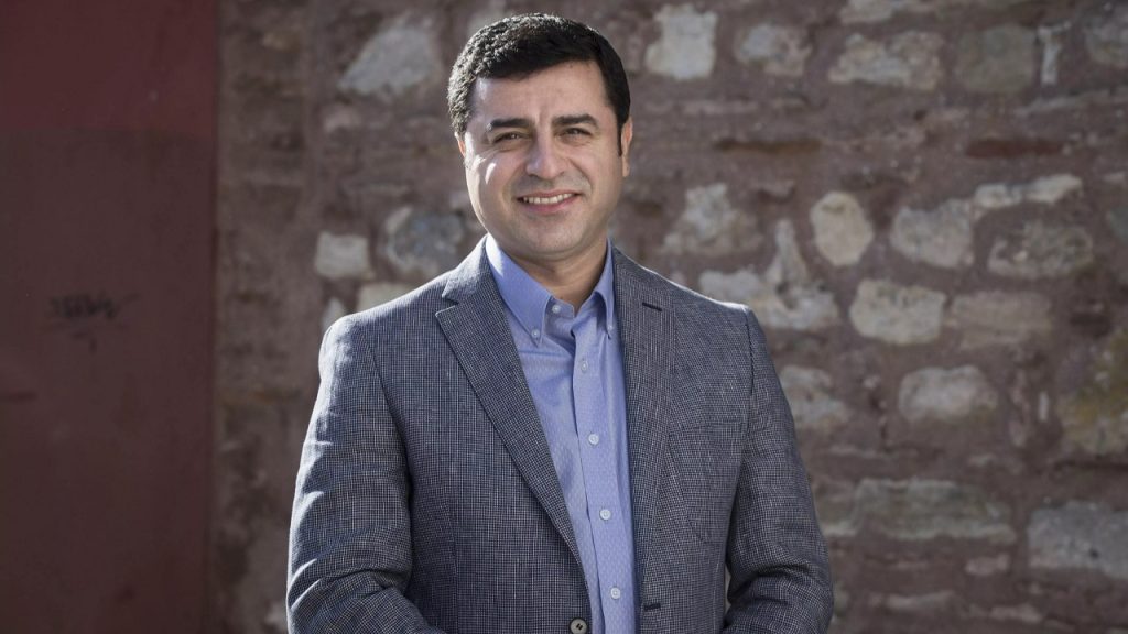 Selahattin Demirtaş cezaevinden son halini paylaştı: 'Size güveniyorum'