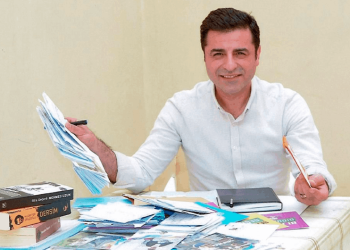 Selahattin Demirtaş'tan Özgür Demirtaş'a: Niye böyle olduk amca oğlu?