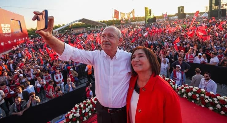 CHP genel başkanı ve millet İttifakı’nın cumhurbaşkanı adayı Kemal Kılıçdaroğlu’nun eşi Selvi Kılıçdaroğlu, ‘Çocukların Selvi Annesi’ olarak Instagram ve Twitter hesabı açtı.