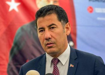 ATA İttifakı'nın cumhurbaşkanı adayı Sinan Oğan, katıldığı bir programda, "Annem vefat ettiğinde Devlet Bahçeli başsağlığı bile dilemedi. Kemal Kılıçdaroğlu, Iğdır'daki taziye evine kadar geldi" dedi.