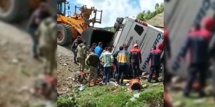 Şırnak'ta askerleri taşıyan otobüs devrildi: İki ölü, 45 yaralı