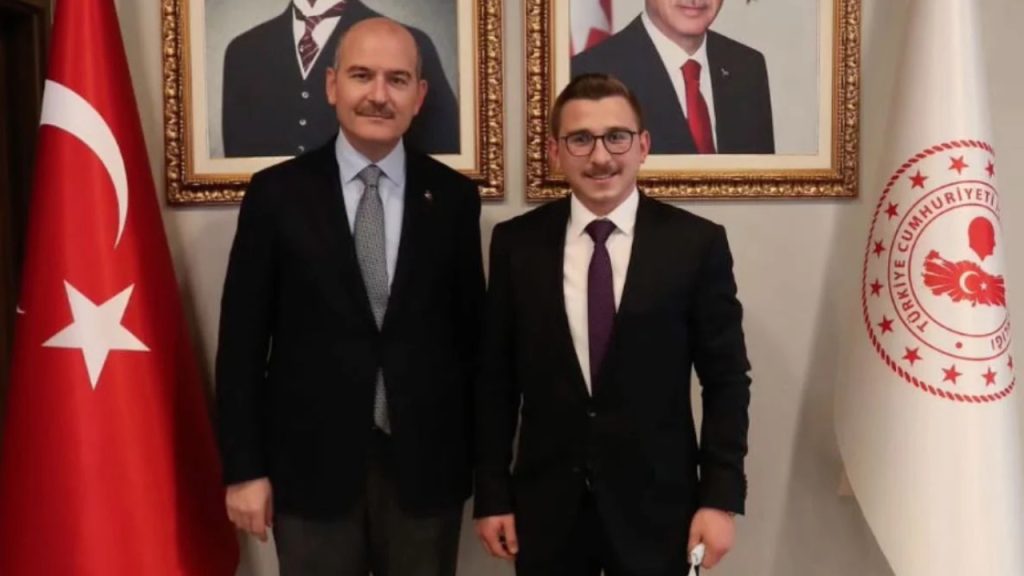 Soylu'yla fotoğrafı olan AKP'li başkanın oğlu, kaymakam olmaya hak kazandı