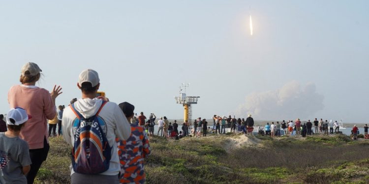 SpaceX'in Starship roketi başarılı kalkış sonrası havada patladı
