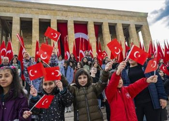 Spor camiasından 23 Nisan mesajları