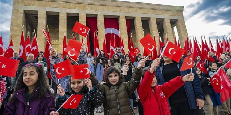 Spor camiasından 23 Nisan mesajları