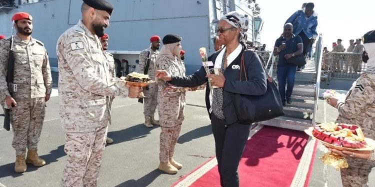 Sudan'da yabancı ülke vatandaşlarının tahliyesi sürüyor: ABD büyükelçiliğini kapattı