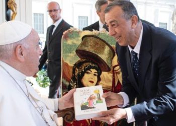 Sur Belediyesi'nin eski başkanı Demirbaş'tan Papa Francis'e ziyaret: Barış duası istedi