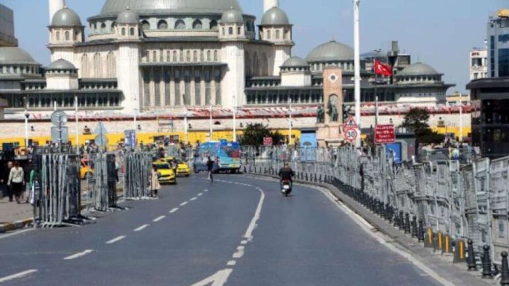 Taksim'de 1 Mayıs 'hazırlıkları': Bariyerlerle kapatılıyor