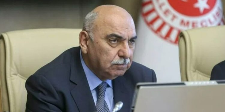 'Tayyip ağabeyin ayakkabasını yalamamız lazım' demişti: AKP'li vekil kesik yedi