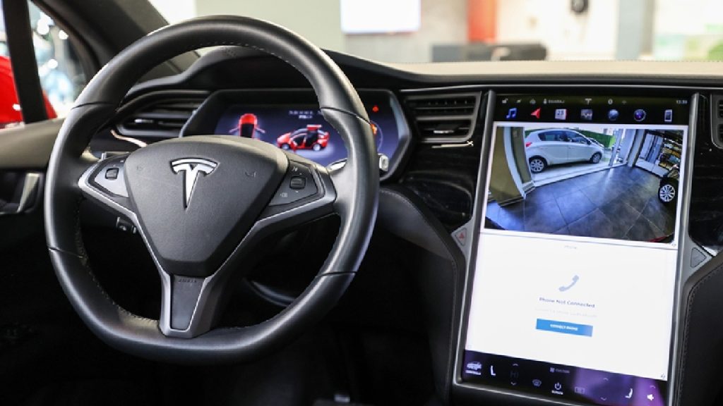 Tesla'dan bazı elektrikli araç modellerine zam!