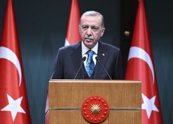 The Guardian'dan seçim senaryosu: Erdoğan'ın koltuğunu koruyup meclisi kaybetmesi riskli