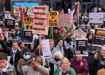 Times Meydanı'nda İsrail'in Filistinlilere yönelik saldırıları protesto edildi