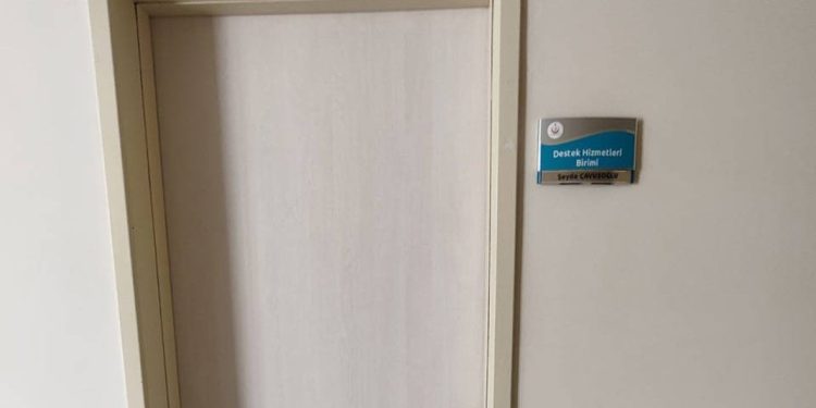 Torpille yüksek lisans kazanmıştı: Mevlüt Çavuşoğlu'nun yeğenine özel makam odası verildi