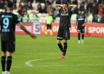 Trabzonspor, öne geçtiği maçlarda 15 puan kaybetti!
