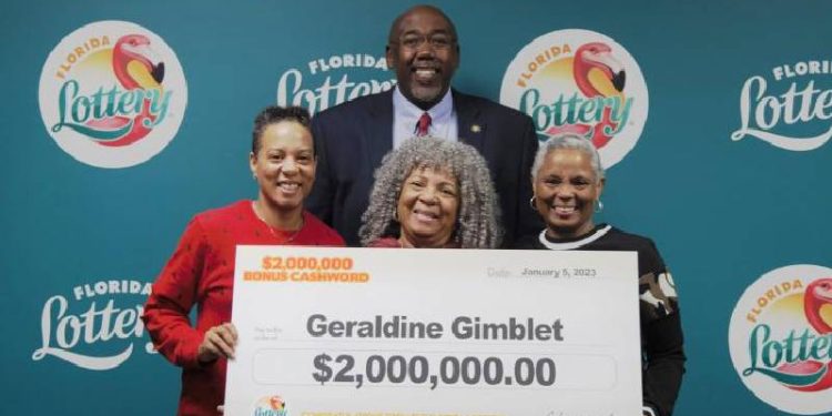 Tüm parasını kızının tedavisine harcayan anne, kızı kanseri atlattıktan bir gün sonra 2 milyon dolarlık ikramiye kazandı