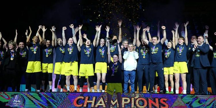 Türk basketbolunun Avrupa'daki 13. kupası Fenerbahçe'den
