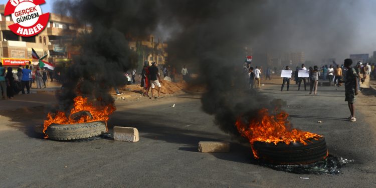 Türkler, Sudan'dan tahliye edilmeyi bekliyorlar: 'Depremden sonra gelmek zorunda kaldık, burada da iç savaş başladı; erzağımız bitmek üzere'