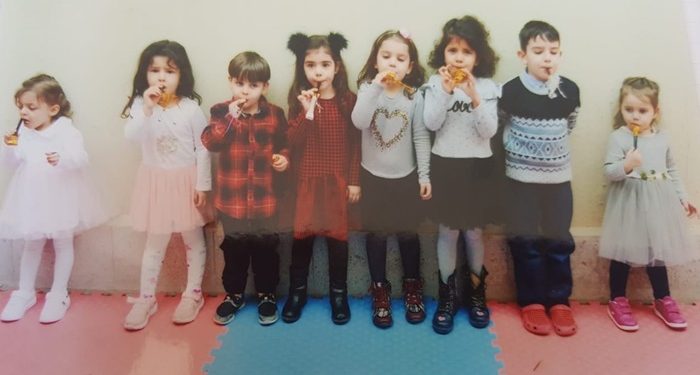 Tutuklu KHK’lı babalarını çok özleyen iki çocuk marketten cips çaldı: Bizi de babamızın yanına koyun!