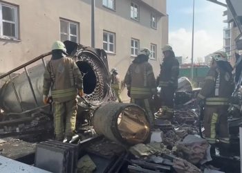 Ümraniye Eğitim ve Araştırma Hastanesi’nde panik: Sıcak su kazanı patladı, yangın çıktı